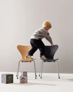 Børn Fritz Hansen Børnestole<3177 Barnestol, Serie 7 af Arne Jacobsen