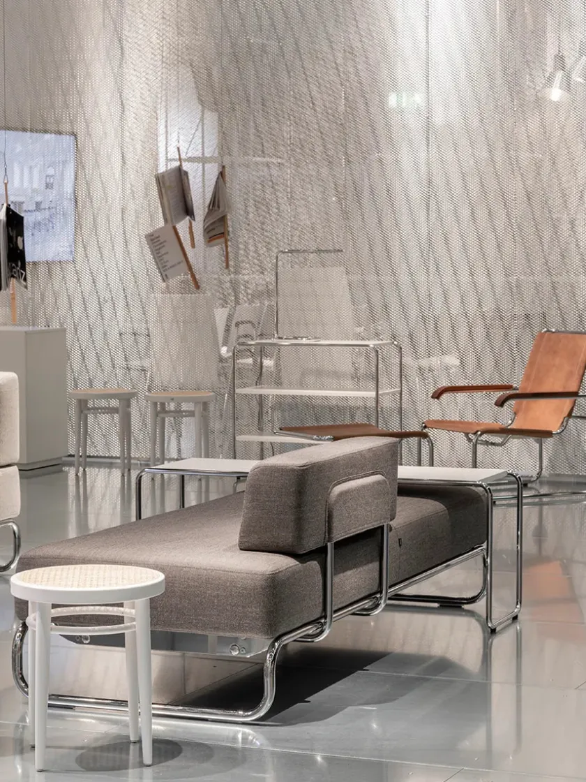 Thonet Skamler<214 RH Skammel, sort fra