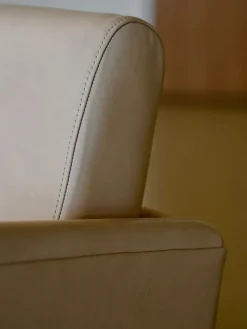 House of Finn Juhl Lænestole<77 Stol, valnød af Finn Juhl