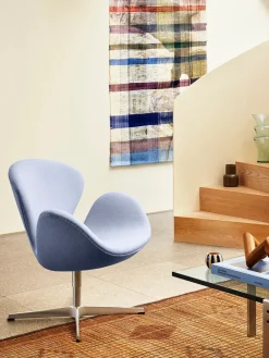 Fritz Hansen Lænestole<3320 Svanen i læder af Arne Jacobsen