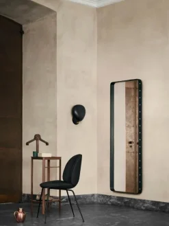 GUBI Spejle<Adnet spejl, firkantet fra