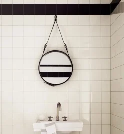 GUBI Spejle<Adnet spejl fra