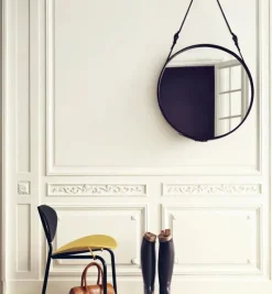 GUBI Spejle<Adnet spejl fra