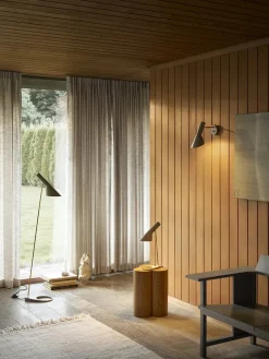 Louis Poulsen Spots<AJ Mini Table Lamp, grey/brass af Arne Jacobsen