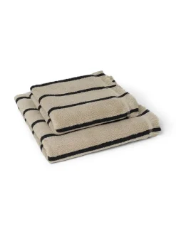 Ferm Living Badeværelsestekstiler<Alee Bath Towel, sand/black fra
