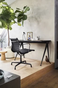 Vitra Kontorstole<Aluminium Chair EA 117 Kontorstol, sort læder fra