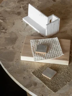 Audo Copenhagen Spiseborde<Androgyne Dining Table Ø120 natural oak, sand sten fra