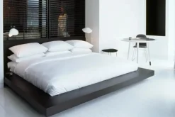 Editions Serge Mouille Spots<Antony Small Wall Bedside Lamp af Serge Mouille