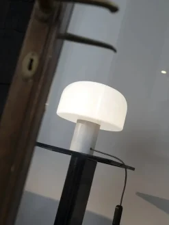 Flos Spots<Bellhop Glass Table Lamp fra