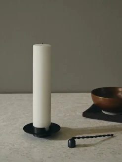 Ferm Living Lysestager<Block Candle Holder, sort messing fra