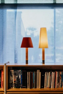 Santa & Cole Spots<Básica M2 Bordlampe fra Santa and Cole