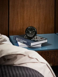 Arne Jacobsen Clocks Gaver Til Ham<City Hall Bordur, stone blue af Arne Jacobsen