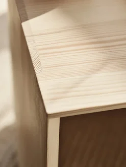 Fritz Hansen Skamler<CM210 Taburet, fyrretræ af Cecilie Manz