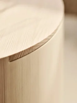 Fritz Hansen Skamler<CM210 Taburet, fyrretræ af Cecilie Manz