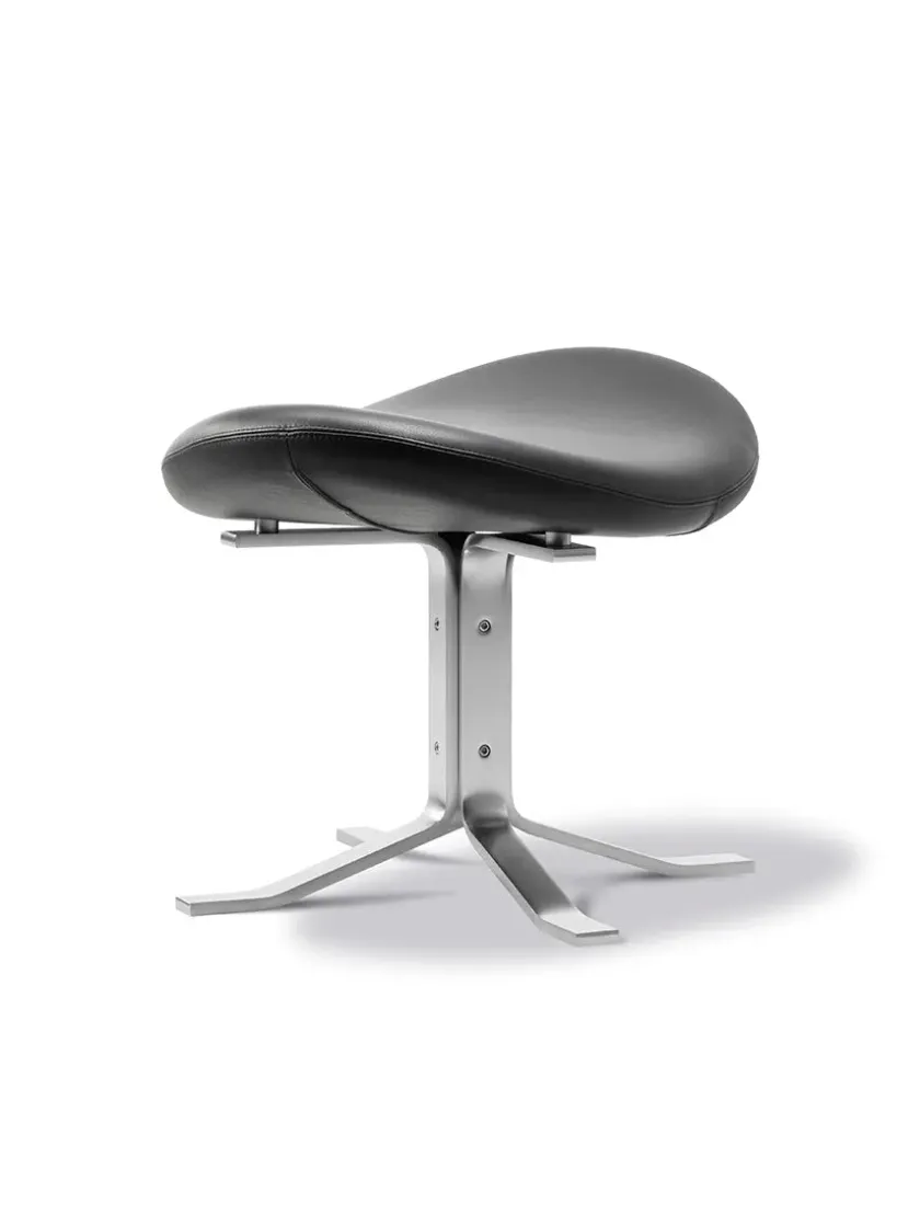 Fredericia Furniture Skamler<Corona Skammel, sort læder fra Erik Jørgensen
