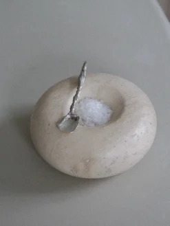 Wabi Sabi Nordic Gaver Til Hende|Service<Cosmos Object Ø 12 cm, travertin fra