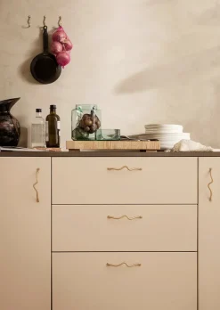 Ferm Living Knagerækker|Entrémøbler<Curvature handle fra