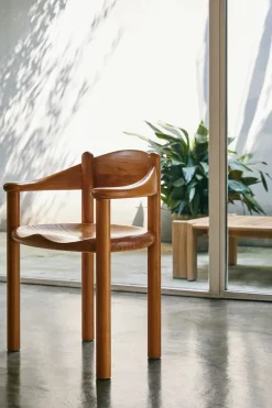 GUBI Spisebordsstole<Daumiller Armchair fra