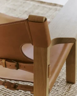 Fredericia Furniture Lænestole<Den Spanske Stol i naturfarvet læder, valnød olie af Børge Mogensen