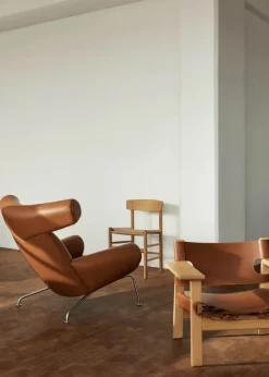 Fredericia Furniture Lænestole<Den Spanske Stol i naturfarvet læder, valnød olie af Børge Mogensen