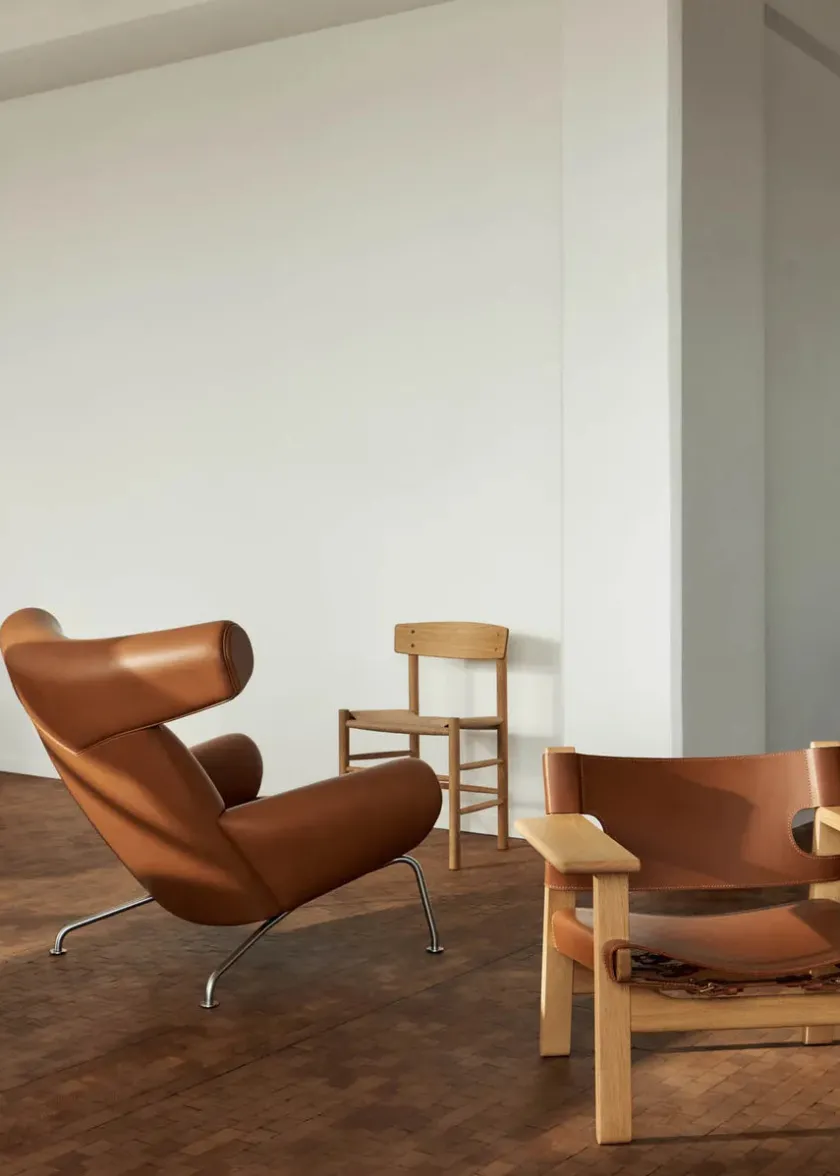 Fredericia Furniture Lænestole<Den Spanske Stol i sort læder, valnød olie af Børge Mogensen