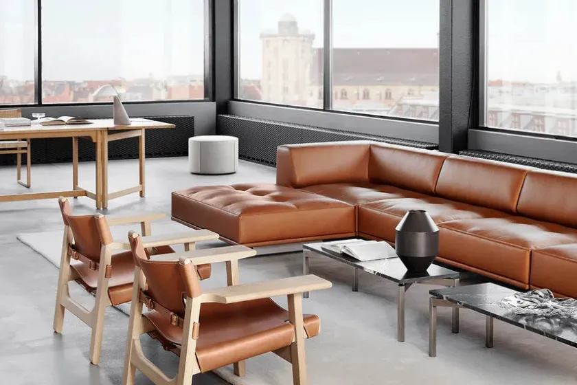 Fredericia Furniture Lænestole<Den Spanske Stol i sort læder, valnød olie af Børge Mogensen