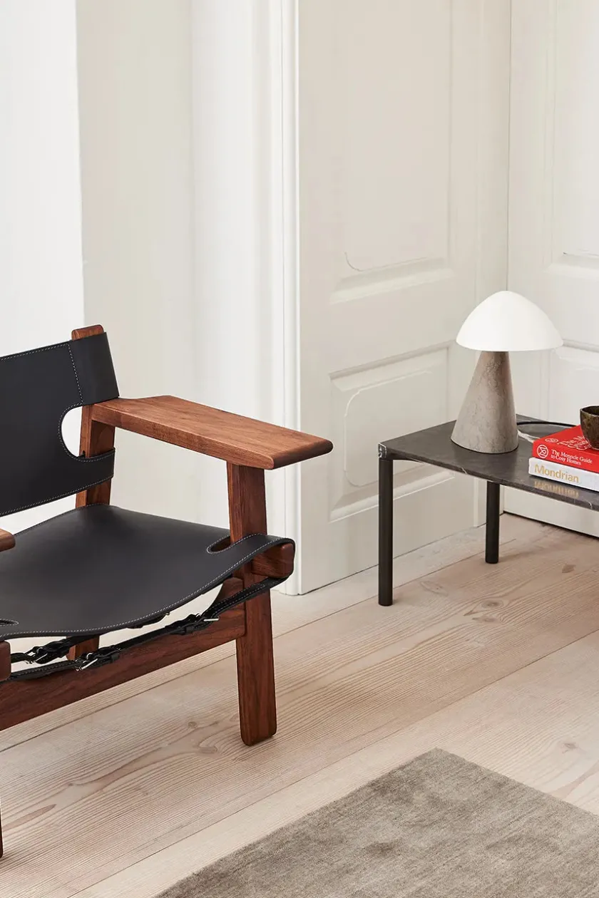 Fredericia Furniture Lænestole<Den Spanske Stol i sort læder, valnød olie af Børge Mogensen