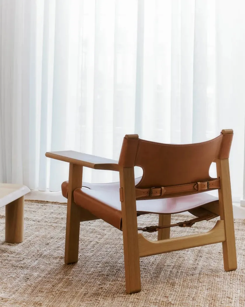 Fredericia Furniture Lænestole<Den Spanske Stol i sort læder, eg sort lak af Børge Mogensen