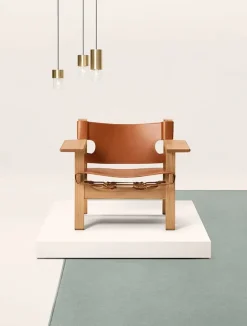 Fredericia Furniture Lænestole<Den Spanske Stol i sort læder, eg sort lak af Børge Mogensen