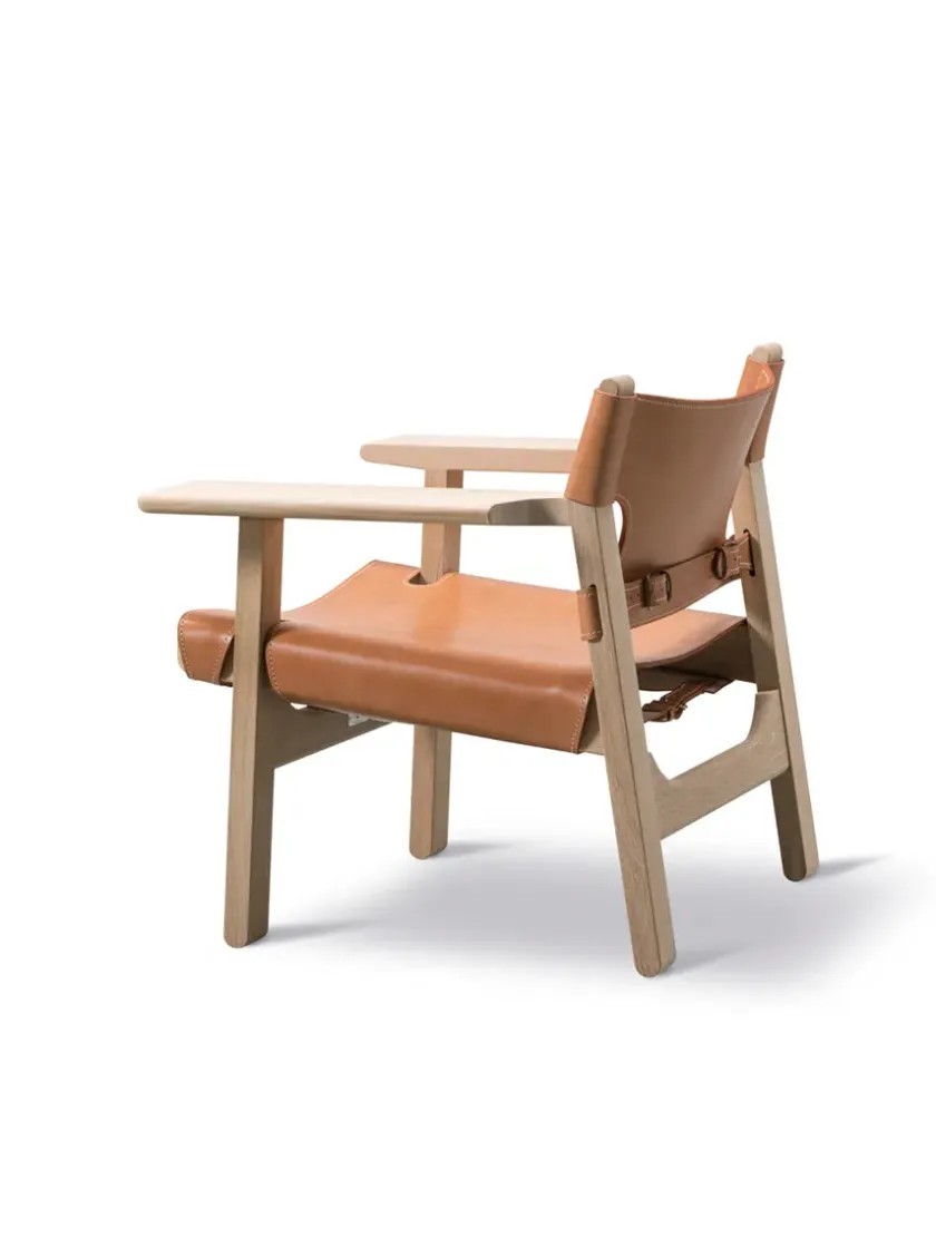 Fredericia Furniture Lænestole<Den Spanske Stol i sort læder, eg sort lak af Børge Mogensen