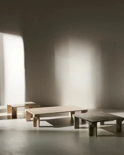 GUBI Sofaborde<Doric Coffee Table 140 x 80 cm, Neutral White Travertine fra