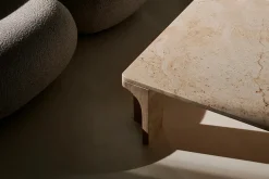 GUBI Sofaborde<Doric Coffee Table 140 x 80 cm, Neutral White Travertine fra
