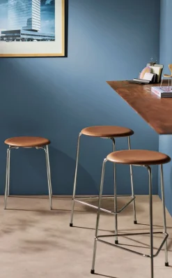 Fritz Hansen Barstole<Dot Høj Barstol m. 4 ben, valnød læder af Arne Jacobsen