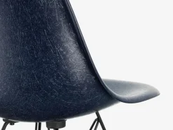 Vitra Spisebordsstole<Eames Fiberglass Chair DSW, mørkbejdset ahorn fra