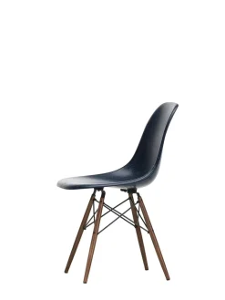 Vitra Spisebordsstole<Eames Fiberglass Chair DSW, mørkbejdset ahorn fra