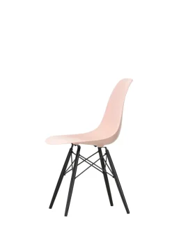 Vitra Spisebordsstole<Eames Plastic Side Chair DSW, sortlakeret ahorntræ fra