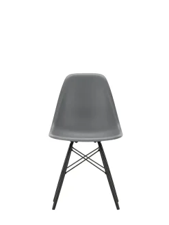 Vitra Spisebordsstole<Eames Plastic Side Chair DSW, sortlakeret ahorntræ fra