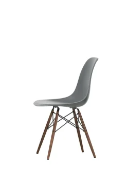 Vitra Spisebordsstole<Eames Plastic Side Chair DSW, mørkbejdset ahorntræ fra
