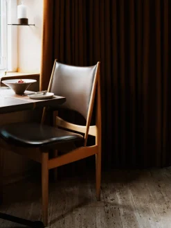 House of Finn Juhl Spisebordsstole<Egypterstol, valnød af Finn Juhl