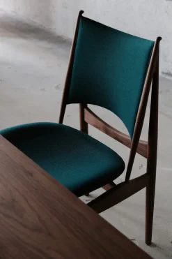 House of Finn Juhl Spisebordsstole<Egypterstol, valnød af Finn Juhl