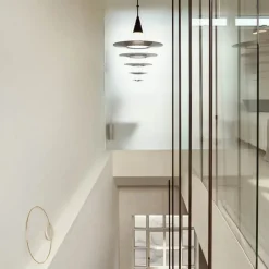 Louis Poulsen Pendler|Spots<Enigma 545 sort pendel fra