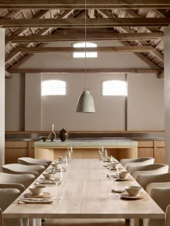 Fritz Hansen Spiseborde<Essay Spisebord af Cecilie Manz