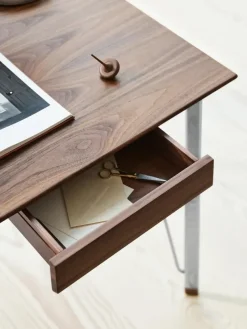 Fritz Hansen Skriveborde<FH3605™ Skrivebord m. Skuffe af Arne Jacobsen