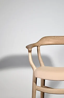 House of Finn Juhl Spisebordsstole<FJ 44 stol, eg olie/vegetal læder af Finn Juhl