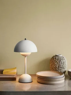 &Tradition Gaver Til Hende|Portable Lamper<Flowerpot Portable VP9 Bordlampe af Verner Panton