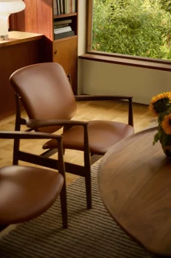 House of Finn Juhl Lænestole<France Chair, valnød af Finn Juhl