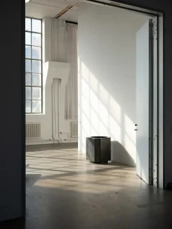 Louise Roe Vaser<Funki Pot, medium fra