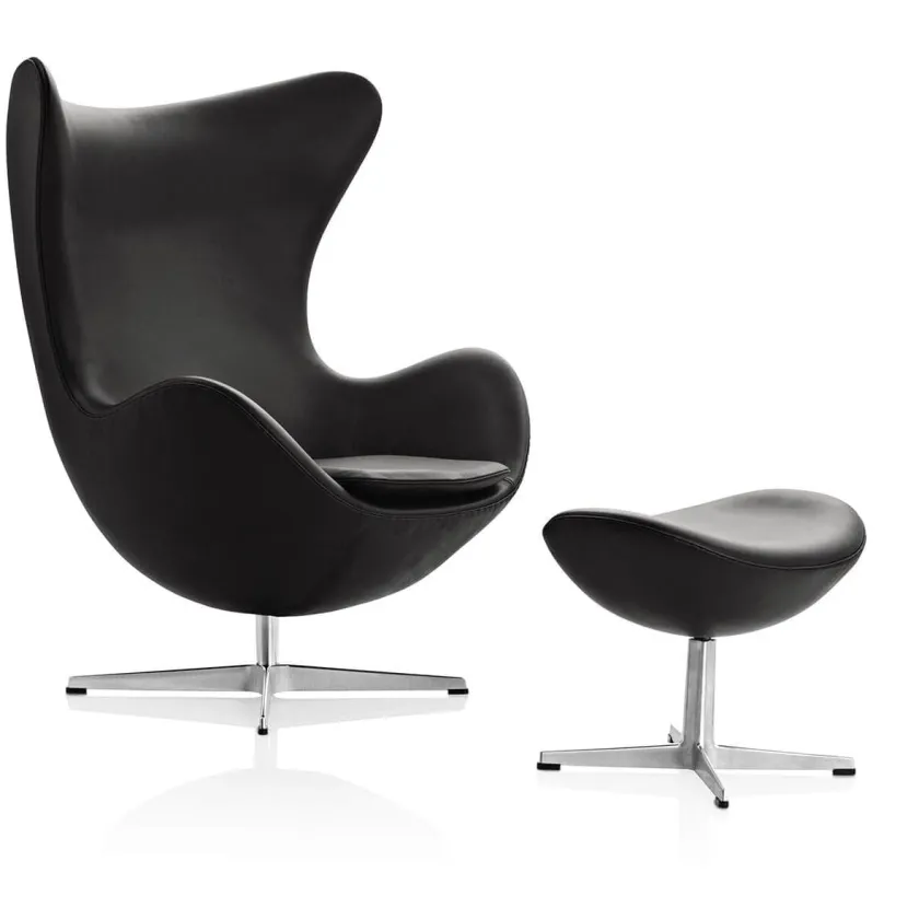 Fritz Hansen Lænestole<Ægget, Sort Aura læder, uden returdrej inkl. skammel af Arne Jacobsen