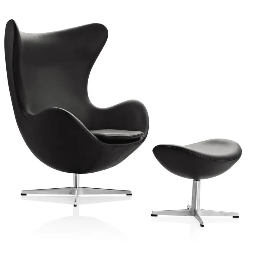 Fritz Hansen Lænestole<Ægget, Sort Grace læder, med returdrej inkl. skammel af Arne Jacobsen