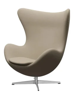 Fritz Hansen Lænestole<Ægget, sort læder/aluminium af Arne Jacobsen